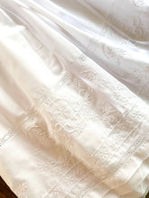 Carregar imagem no visualizador da galeria, Roupa de Batizado Realeza bordado 100% algodão