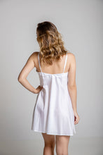 Carregar imagem no visualizador da galeria, Camisola Miosótis 100% algodão bordada