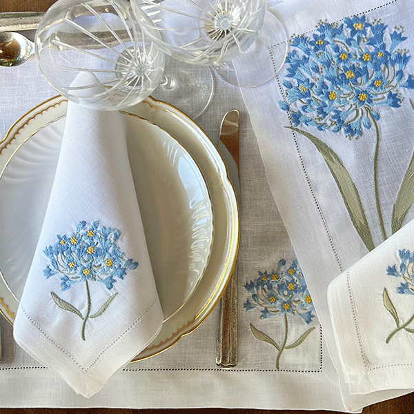 Fleur Bleue placemat embroidered 100% linen with napkin