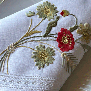 Floral Bouquet placemat embroidered 100% linen with napkin 