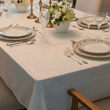 Carregar imagem no visualizador da galeria, Toalha de Mesa Queen bordado crivo 1,70x3,00mts retangular 100% linho