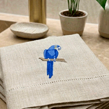Carregar imagem no visualizador da galeria, Toalha de Visita Arara azul bordada 26x45cm unidade