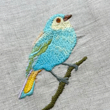 Carregar imagem no visualizador da galeria, Toalha de Visita Pássaro Blue bordada 26x45cm unidade