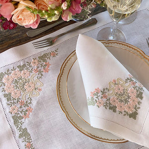 Pastel-toned 100% linen bow placemat with napkin 