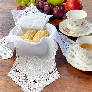 Sieve bread cover embroidered with lace 