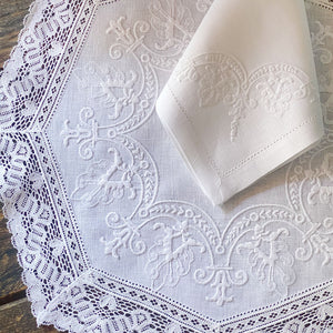 100% linen embroidered Queen Lace placemat with napkin 