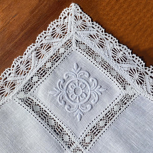 Embroidered Arabesque placemat and 100% linen lace with napkin 