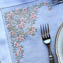 Load image into Gallery viewer, Bouquet Arabesque placemat in pastel tones 100% linen with napkin