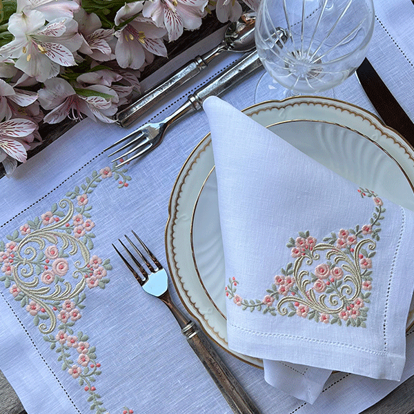 Bouquet Arabesque placemat in pastel tones 100% linen with napkin