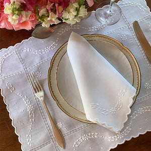 Hand embroidered Brugge placemat 38x48cm 100% linen with napkin