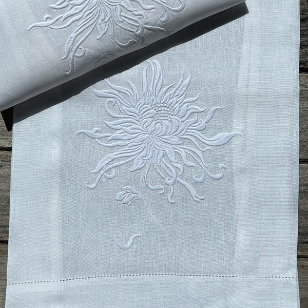 Embroidered Chrysanthemum Towel Towel 42x75cm 100% linen