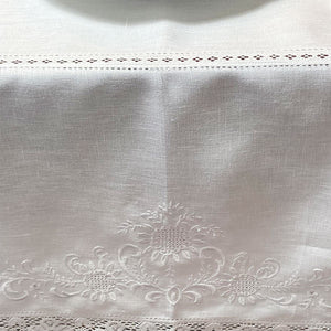 Queen Tablecloth embroidered sieve 1.70x2.70m rectangular 100% linen and 100% cotton lace