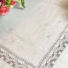 Load image into Gallery viewer, Queen Tablecloth embroidered sieve 1.70x2.70m rectangular 100% linen and 100% cotton lace