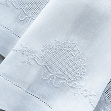 Load image into Gallery viewer, Crivo Lace Guest Towel embroidered 100% linen - unit