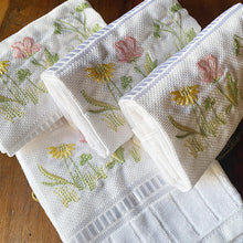 Load image into Gallery viewer, Flor do Campo Visiting Towel embroidered 100% cotton 30x50cm unit